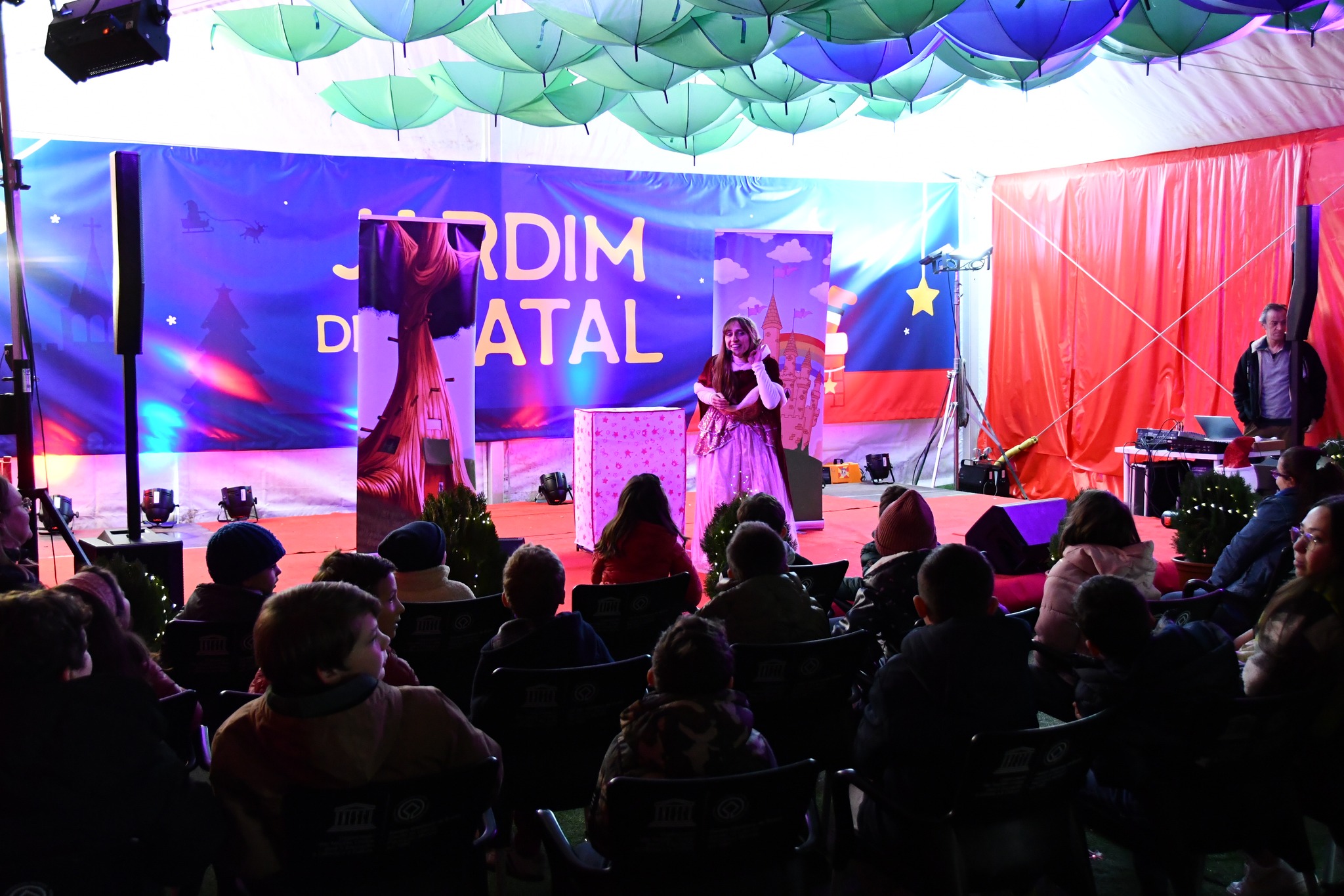 Hoje foi dia do Natal das Três Princesas no Jardim de Natal.

Um conto teatraliz…