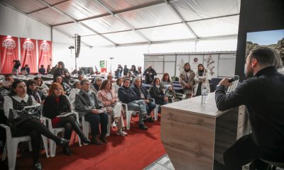 Élio Carvalho apresentou o seu primeiro livro na Tenda Vila Madeiro

A tenda ins…