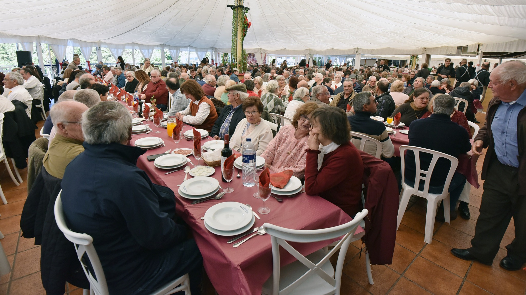 Câmara Municipal de Alandroal adicionou fotos ao álbum: Almoço de Natal de Senio…