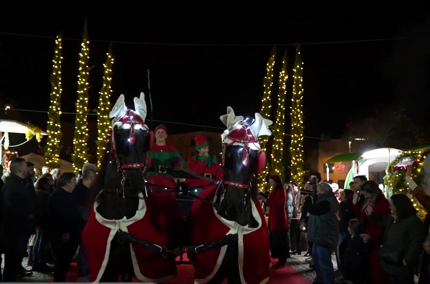 Alegria e animação tomam conta do Mercadinho de Natal de Resende