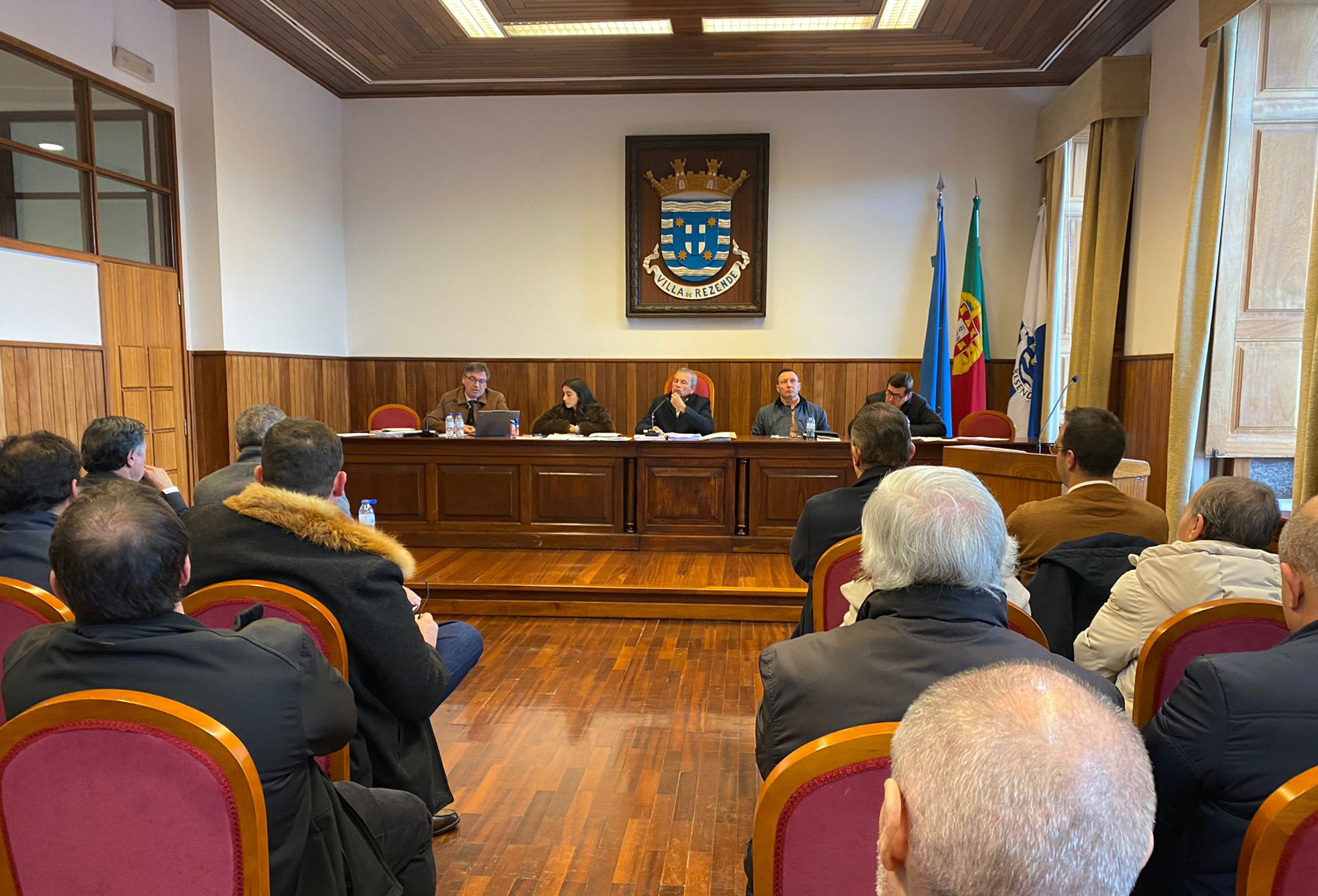 Assembleia Municipal de Resende aprova medidas fiscais, reorganização dos serviços e orçamento para 2026