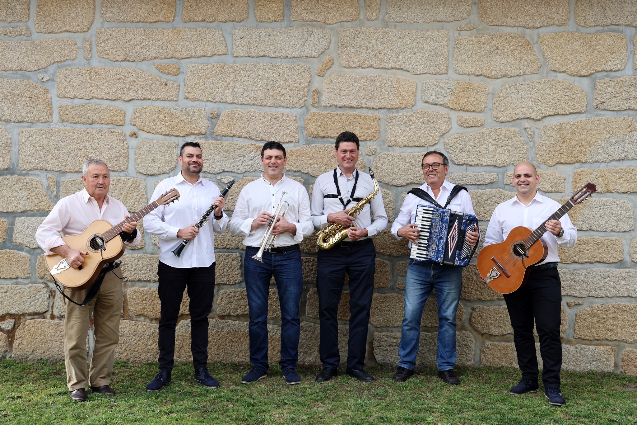 Baile de Ano Novo com os Finfas de Nespereira anima início de 2026 em Castelo de Paiva