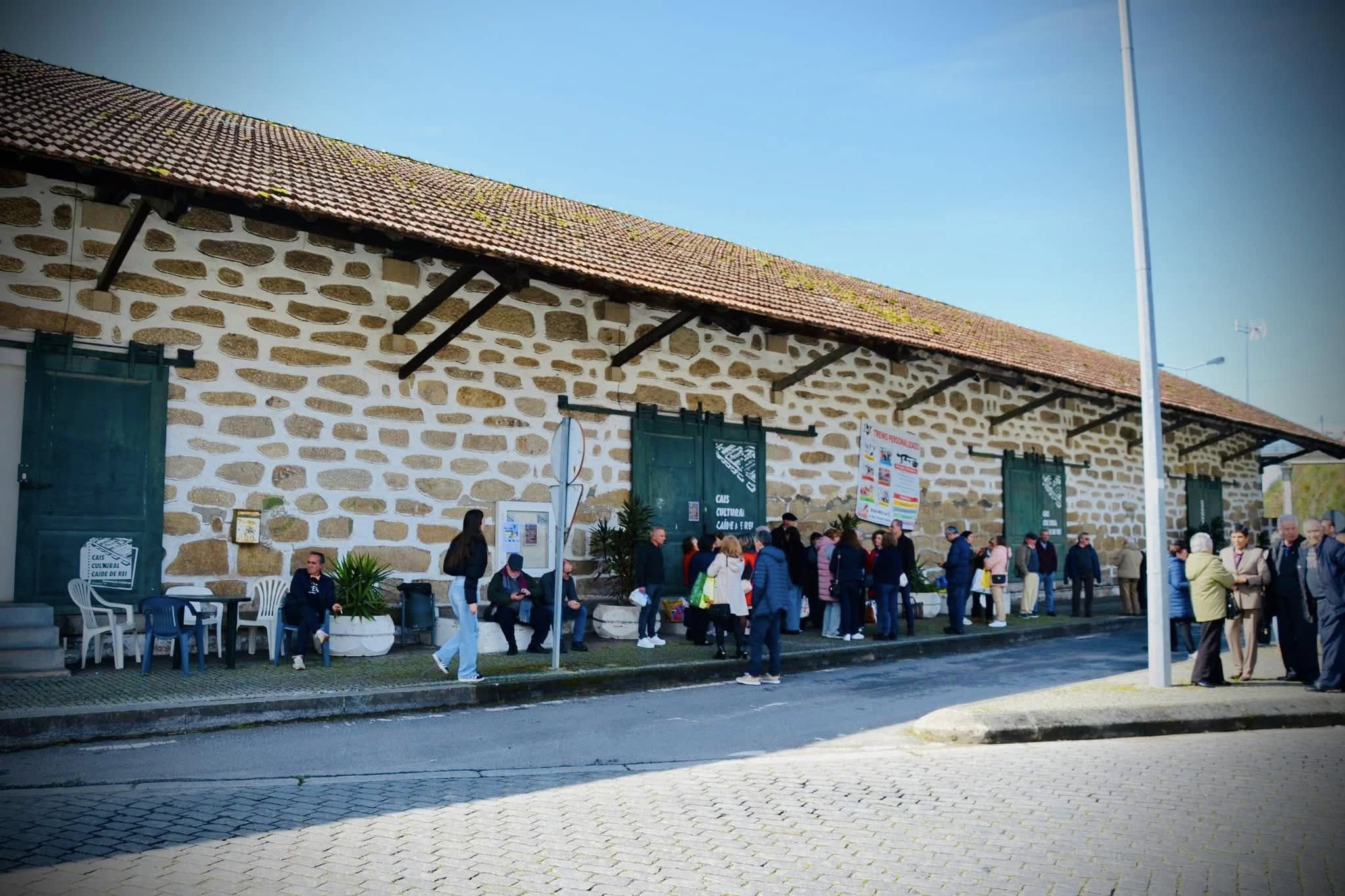 Cais Cultural promove noite de partilha e animação natalícia com ceia de sopa e “Preço Certo” em Caíde de Rei