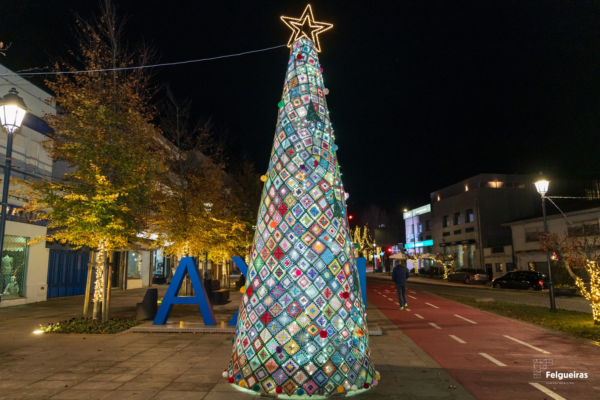 Decoração de Natal em crochet ilumina a cidade da Lixa