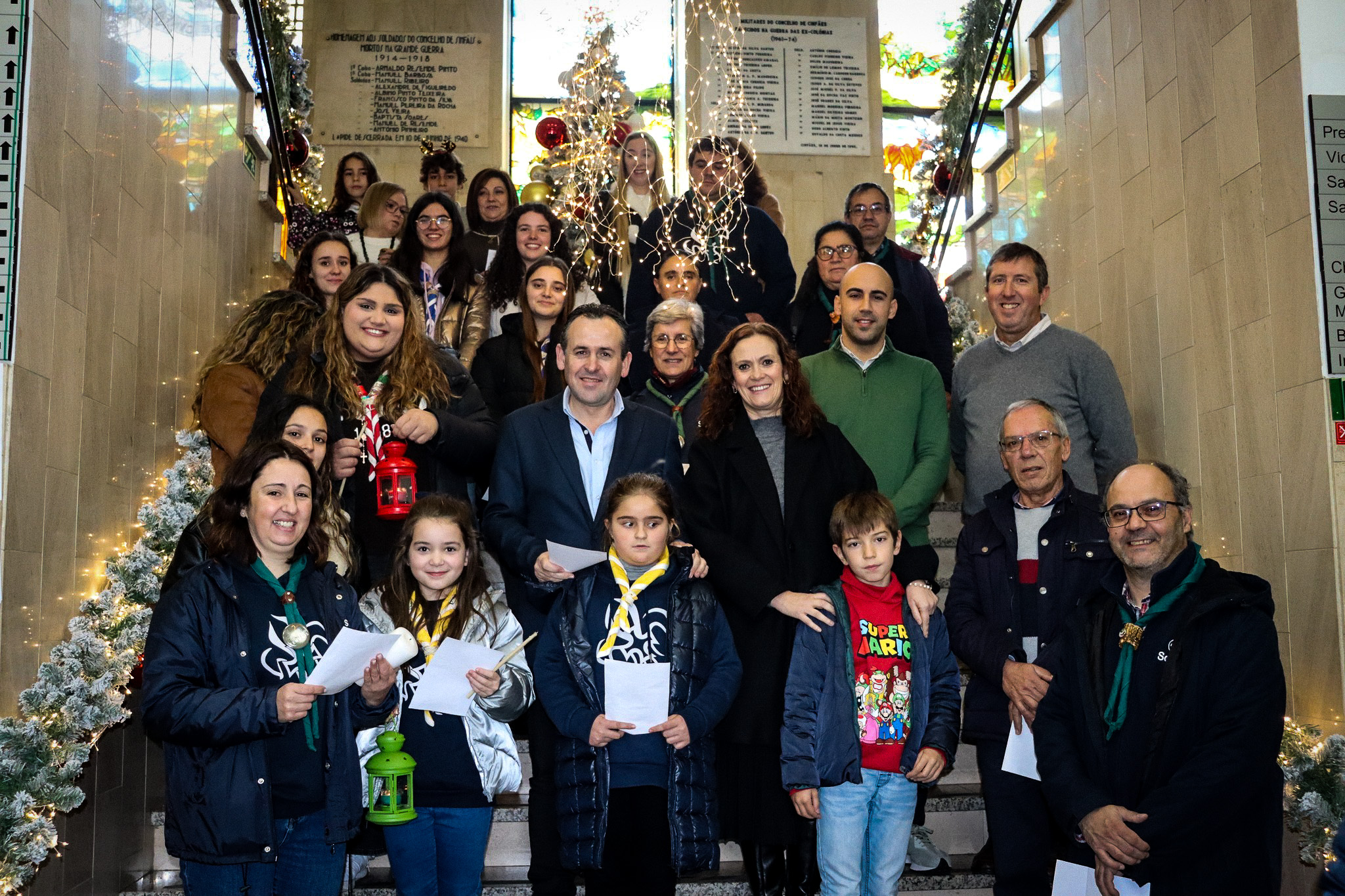 Escuteiros levam a Luz da Paz de Belém aos Paços do Concelho de Cinfães