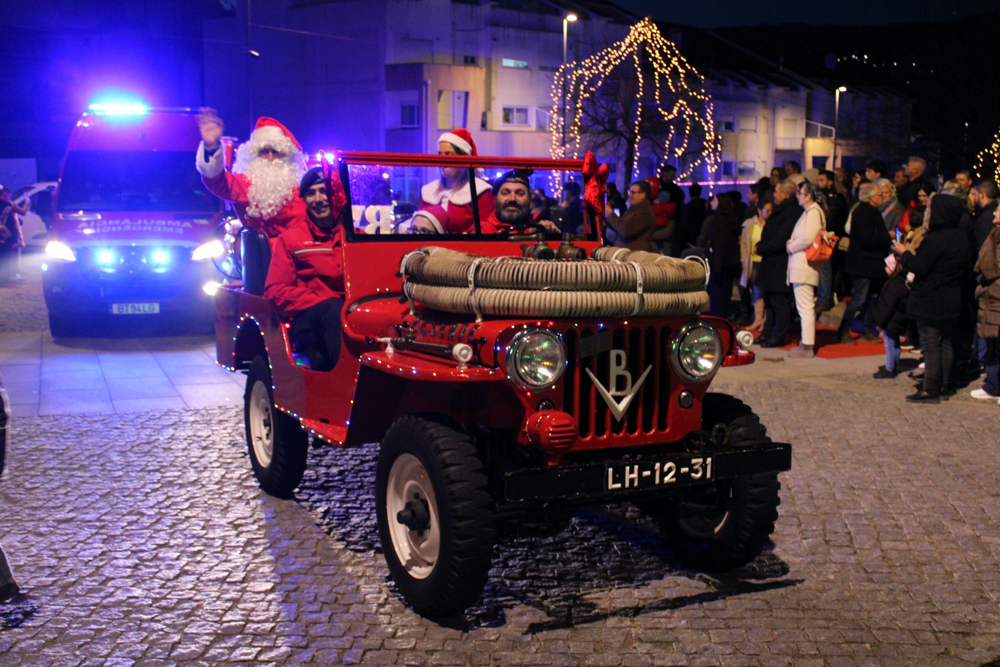 Parada “Bombeiro Natal” levou espírito festivo às ruas de Resende