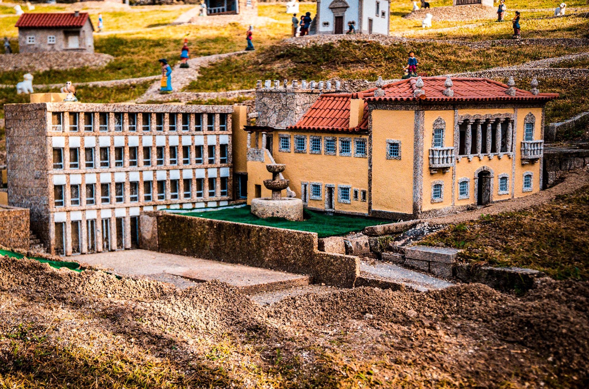 Presépio com réplicas de edifícios emblemáticos integra Aldeia Natal em Celorico de Basto