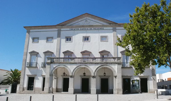 Évora celebra Dia Mundial do Teatro com obra de António Torrado