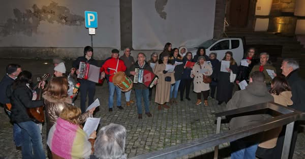 Associação encontra-se a visitar instituições e alguns dos espaços comerciais do…