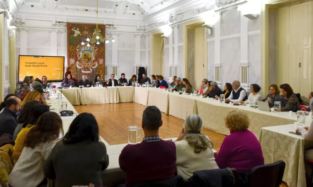 Conselho Local de Ação Social de Évora aprova planos estratégicos para cuidadores e infância