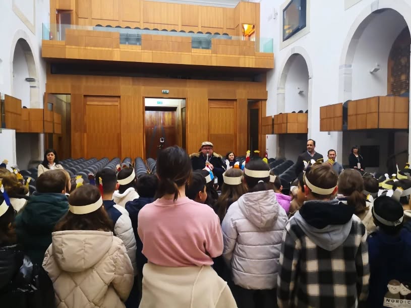 As crianças da EB da Praceta visitaram hoje, dia 14 de janeiro, os Paços do Conc…