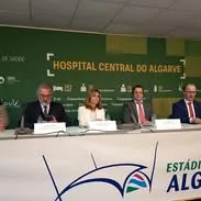 A Ministra da Saúde visitou, na segunda-feira, o terreno onde será construído o …