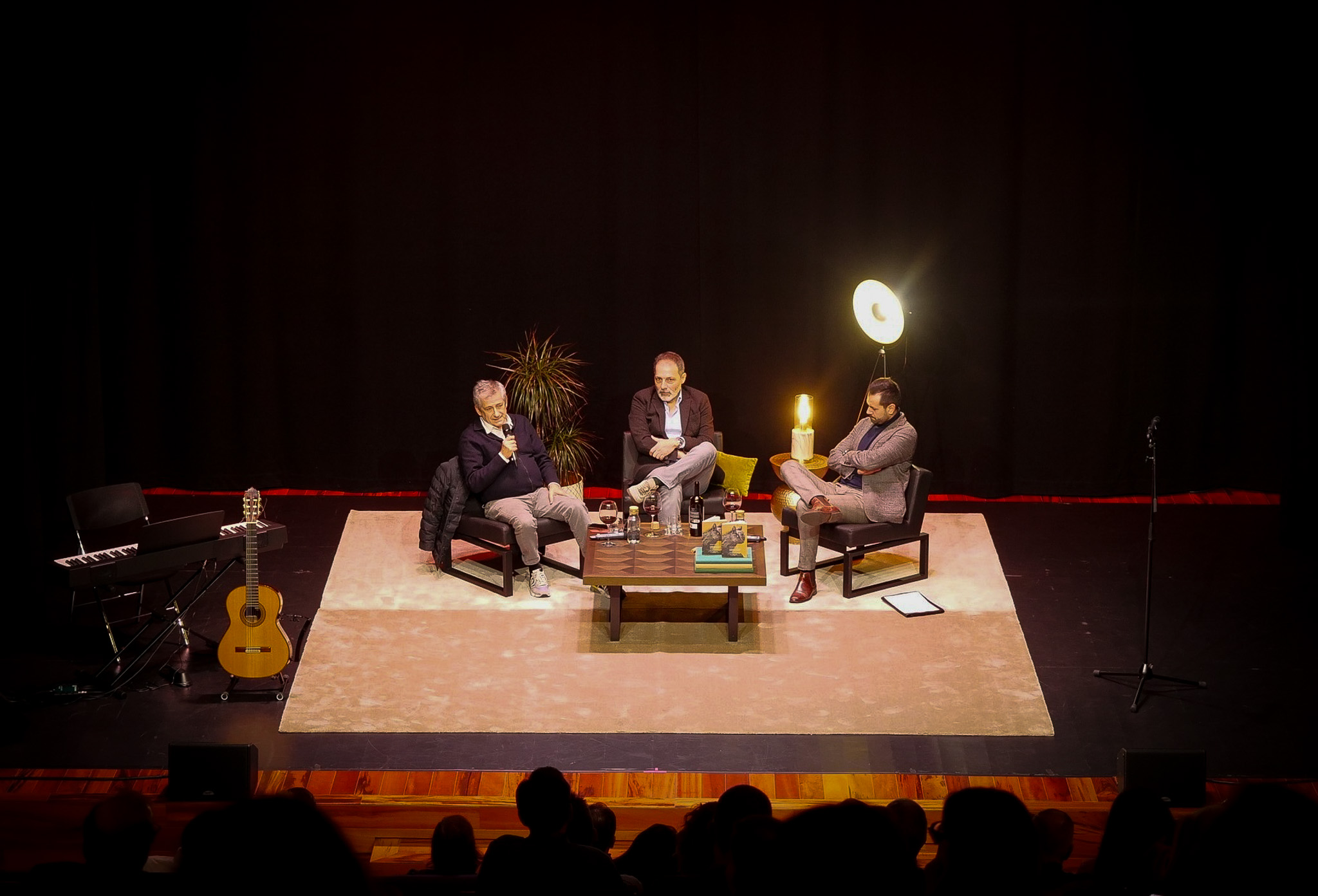 Apresentado livro de poesia ‘O Silêncio e a História de um Gato Amarelo’ no Marco de Canaveses