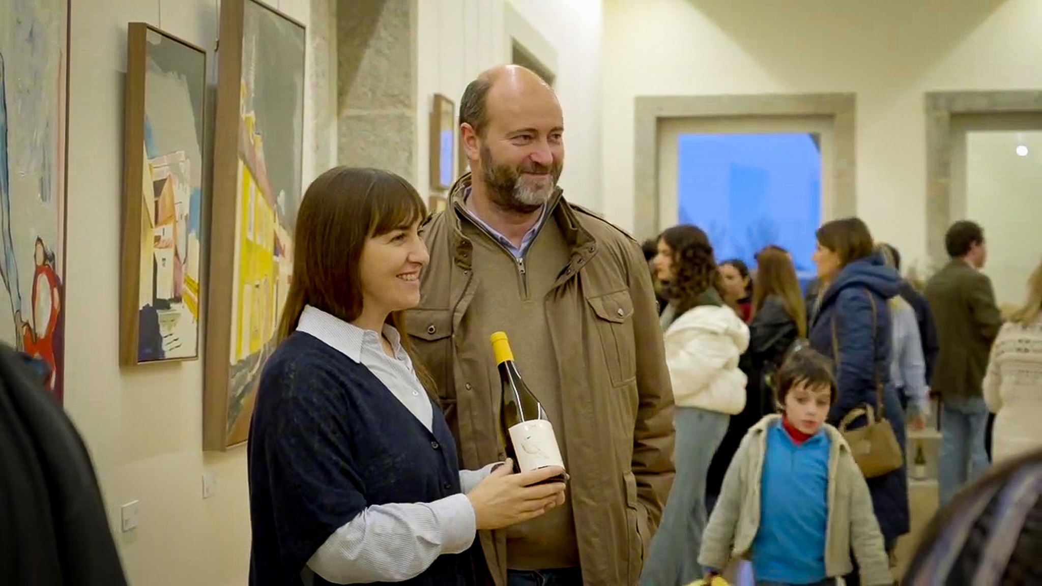 Artista Márcia conduz visita guiada à sua exposição no Mosteiro de Ancede