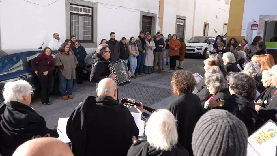 As crianças das salas de pré-escolar do Centro Imaculado Coração de Maria e a Tu…