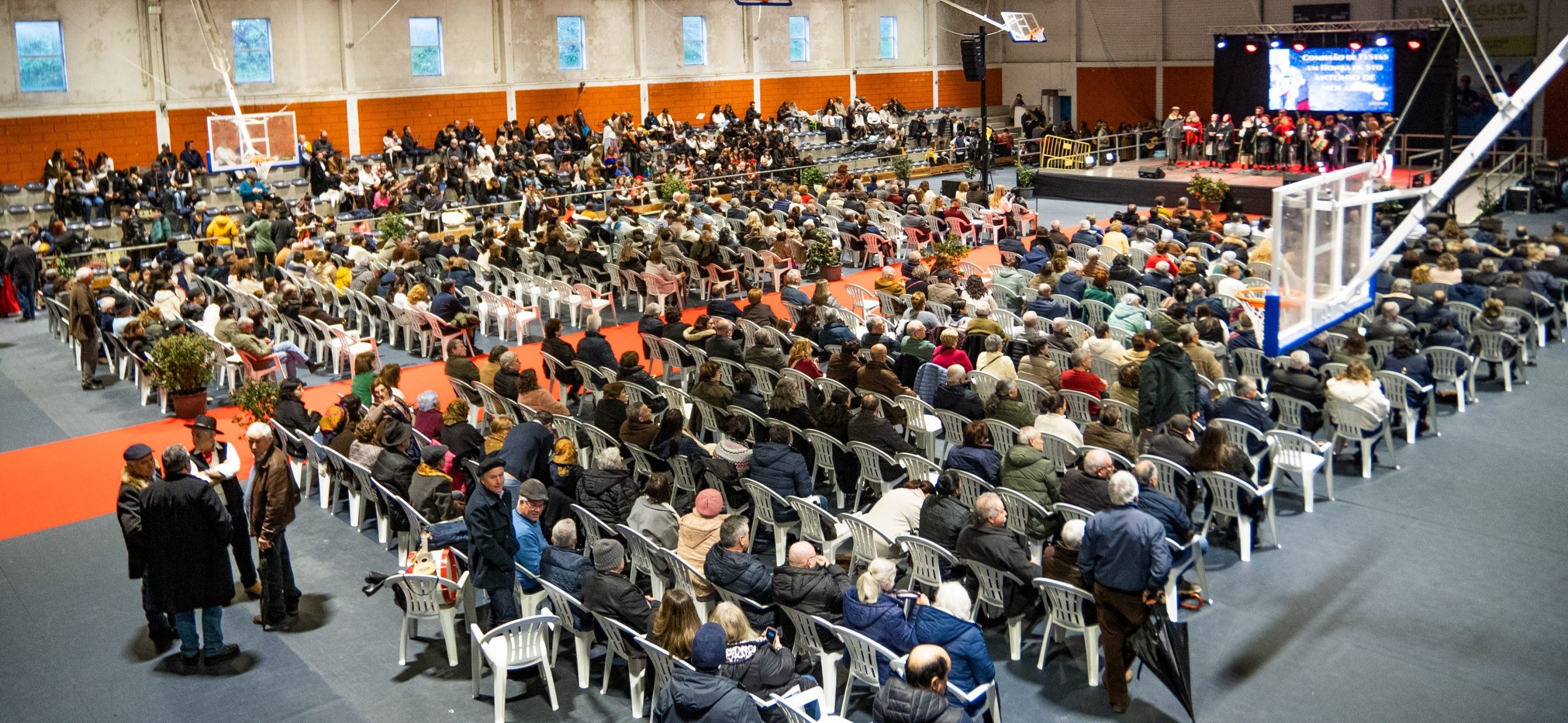 Celorico de Basto enche pavilhão com XXIV Encontro de Cantadores das Janeiras