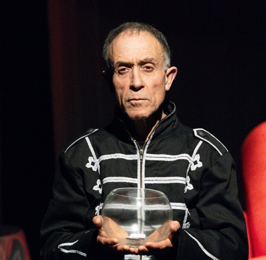 Grupo de teatro Pedaços de Nós leva clássico de Gógol ao palco em Freamunde