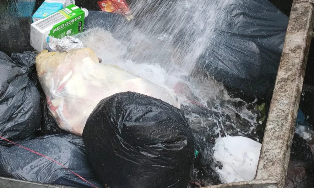 Incêndio em ilha de reciclagem 

Durante a tarde de hoje, os nossos Bombeiros Vo…