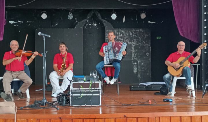 Orquestra Cinfacordes anima Baile de Paradela em honra de São Joaquim e Santa Ana
