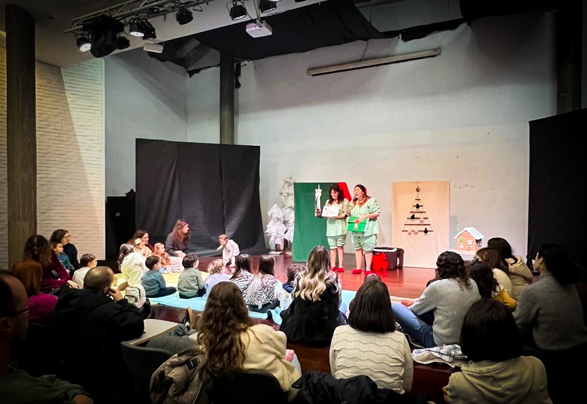 Teatro “A Casa da Avó no Natal” encerra programação natalícia em Paços de Ferreira e dá as boas-vindas a 2026