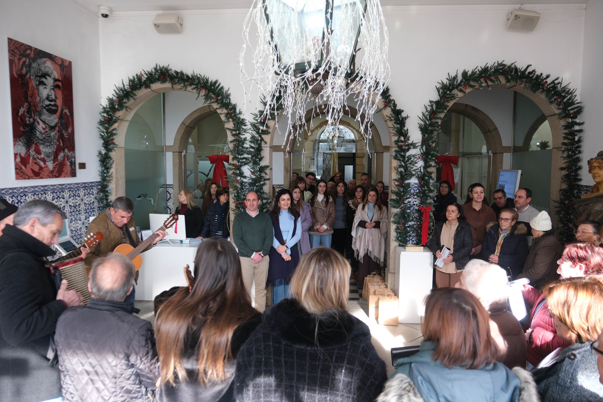 Utentes da Associação Alegria de Crescer cantaram as Janeiras nos Paços do Concelho do Marco de Canaveses