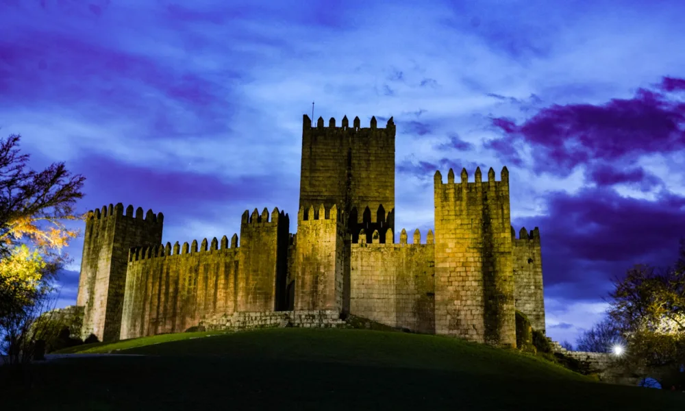 Guimarães adere à ‘Hora do Planeta’ desligando as luzes nos monumentos históricos