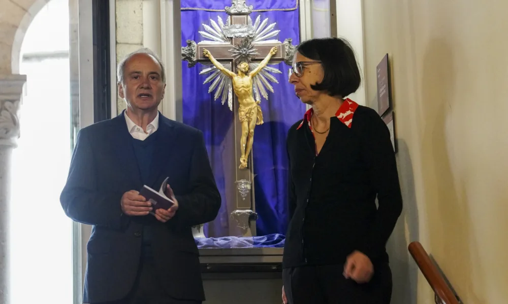 Domingos Bragança presente na inauguração da exposição “A Paixão em Guimarães”