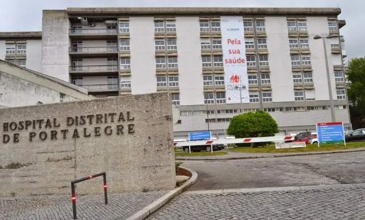 Suspeito de homicídio em Portalegre hospitalizado após surto psicótico antes de interrogatório judicial