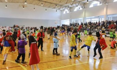 Infraestrutura desportiva voltou a acolher desfile de Carnaval da comunidade edu…