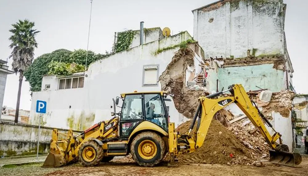Rua Alexandre Herculano: Município intervém em prédio que ameaçava ruir