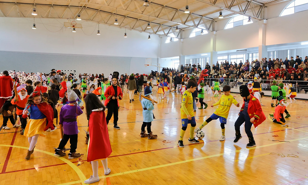 Folia carnavalesca invadiu Pavilhão Gimnodesportivo