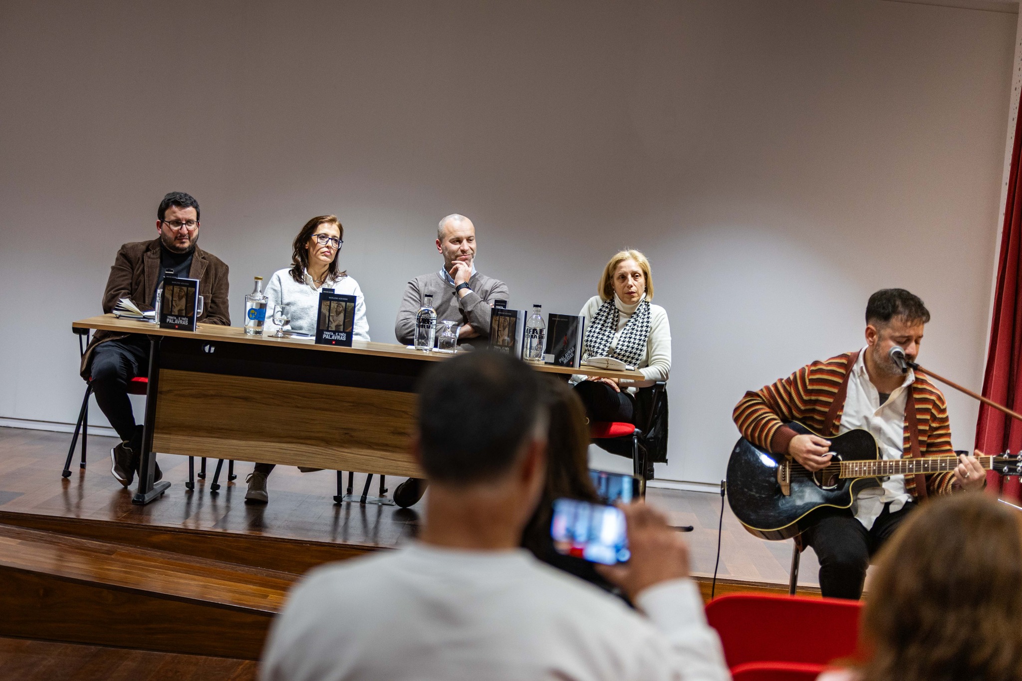 Biblioteca Municipal de Penafiel acolhe lançamento do livro “Trinta…e Três Palavras”, de Marlene Azevedo