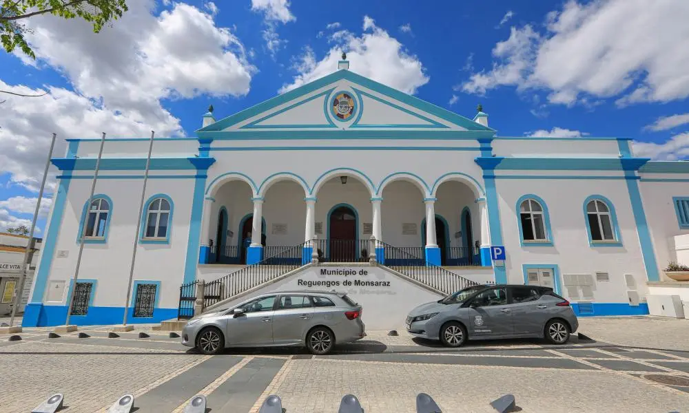 Biblioteca Municipal de Reguengos de Monsaraz recebe exposição de cerâmica de He…