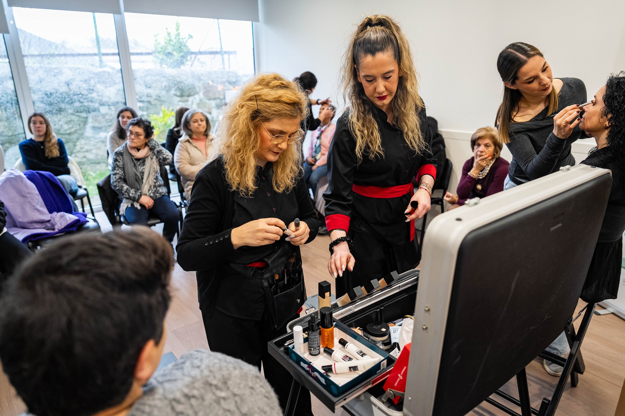 Câmara de Penafiel promoveu oficina de maquilhagem para apoiar autoestima de doentes oncológicos