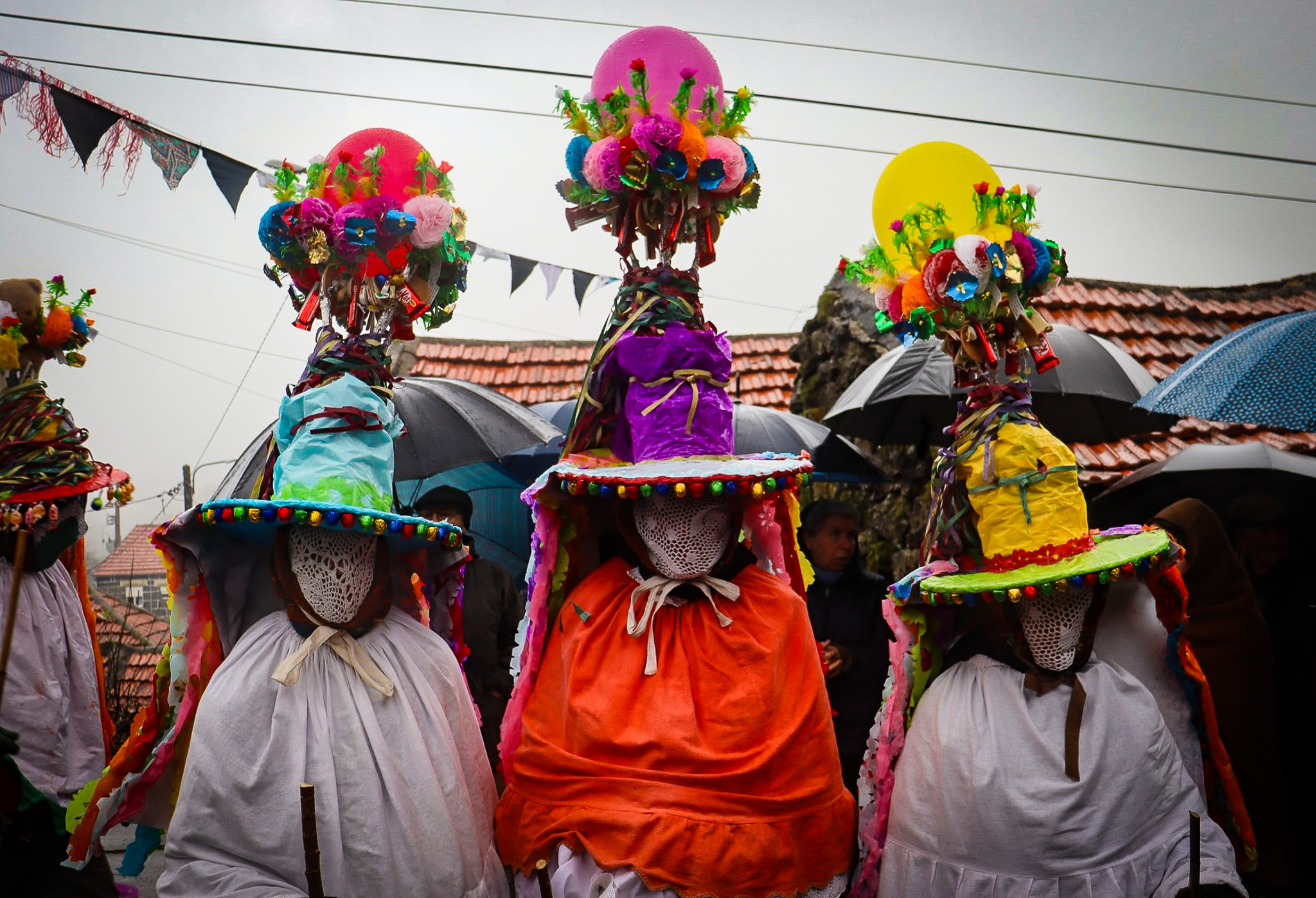 Carnaval de Alhões cumpriu tradição com farrapões, feira rural e “Leitura do Testamento” na Serra de Montemuro