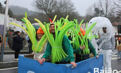 Carnaval de Baião desafia chuva e junta 500 foliões no desfile concelhio