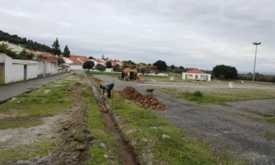 Construção de muro no Parque de Feiras e Mercados

O Município está a proceder, …