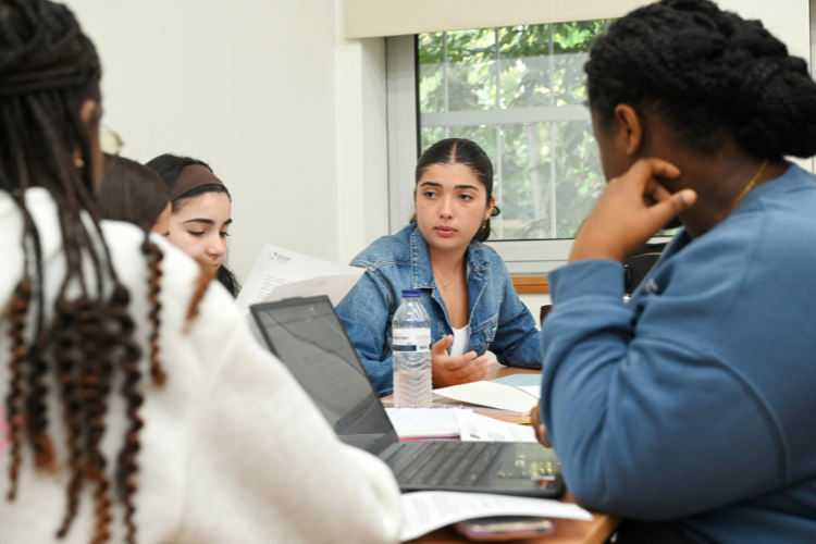 Conclusão do secundário cai 10,7 pontos e trava entradas no superior