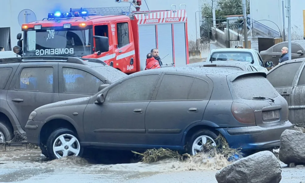 Enxurrada arrasta viaturas em Portalegre e deixa milhares sem eletricidade