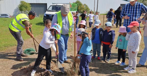 Alunos do pré-escolar e do primeiro ciclo participaram numa atividade dinamizada…
