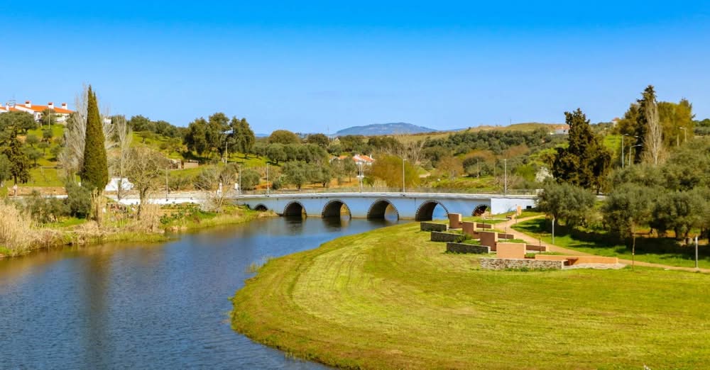 No Alto Alentejo, a vila de Arronches, no Alto Alentejo, promove até 29 de março…