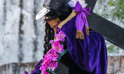 Veja o registo fotográfico da Procissão do Senhor Jesus dos Passos, em Vila Nova…