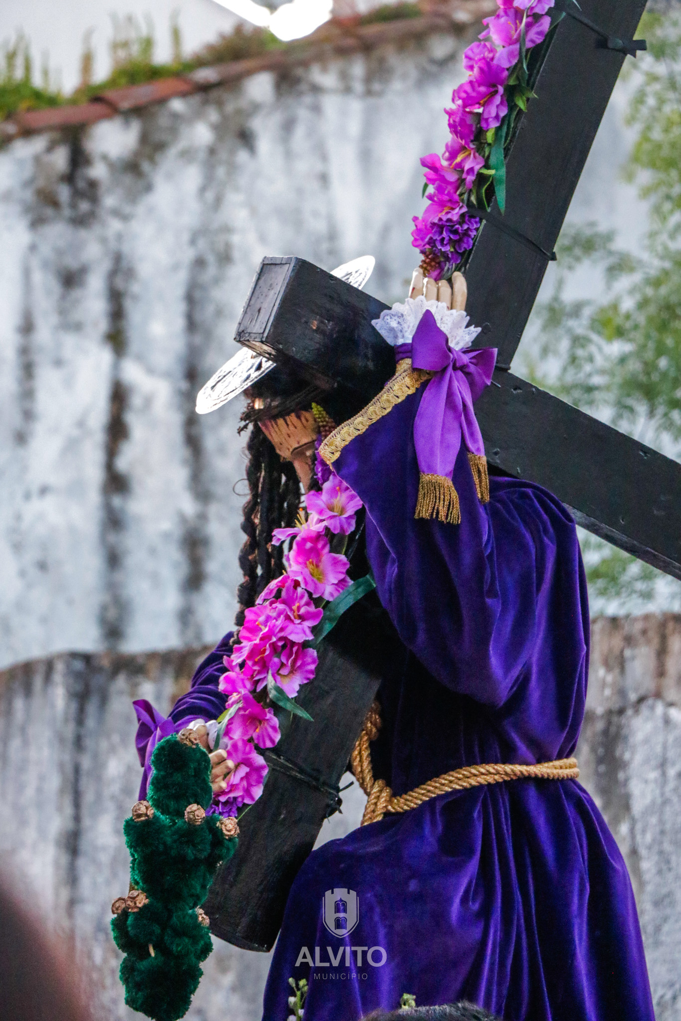 Veja o registo fotográfico da Procissão do Senhor Jesus dos Passos, em Vila Nova…