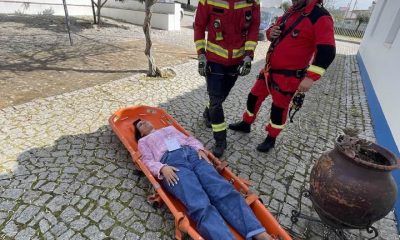 EXERCÍCIO EXERCÍCIO EXERCÍCIO 
A ocorrência de um sismo, com danos nalguns edifí…