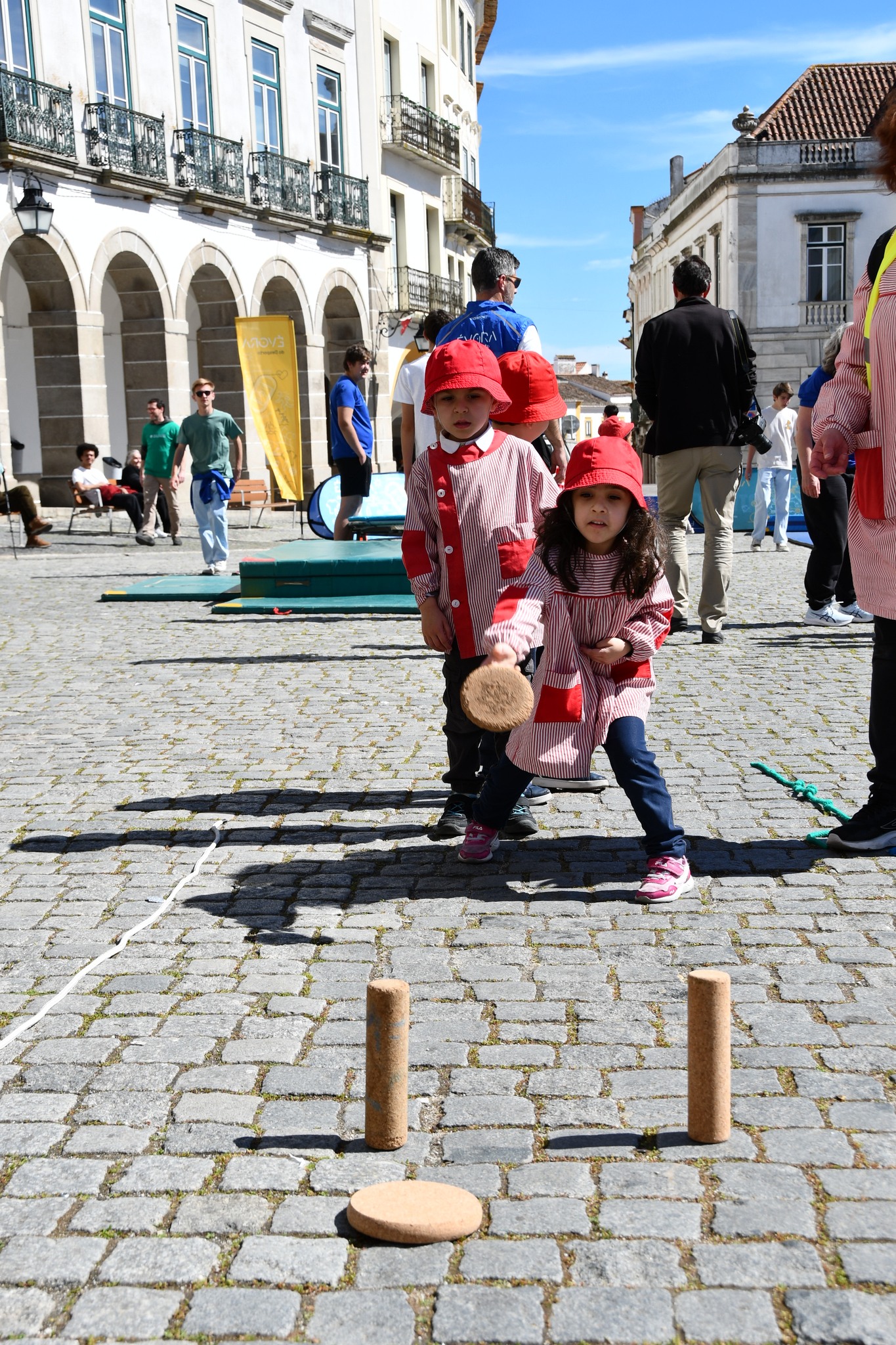 𝗗𝗲𝘀𝗮𝗳𝗶𝗼 𝗽𝗲𝗹𝗮 𝗦𝗮𝘂́𝗱𝗲 – Tarde de sol cheia de energia e animação na Praça do Giral…