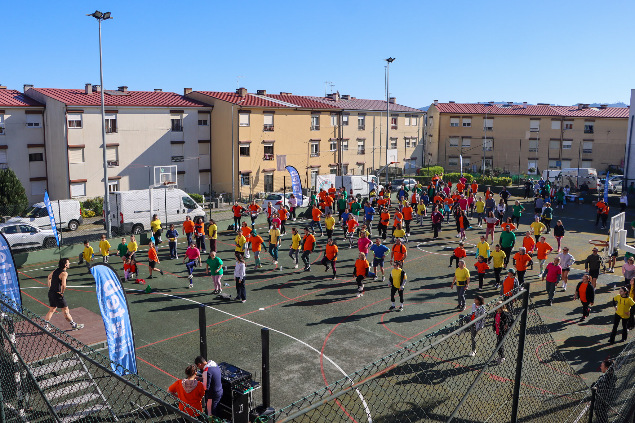 Caminhada da Primavera e Color Party juntaram mais de 150 participantes na Madalena, em Paredes