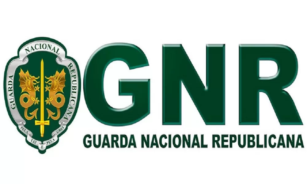 GNR apreende mais de dois milhões de cigarros e detém três homens em Guimarães