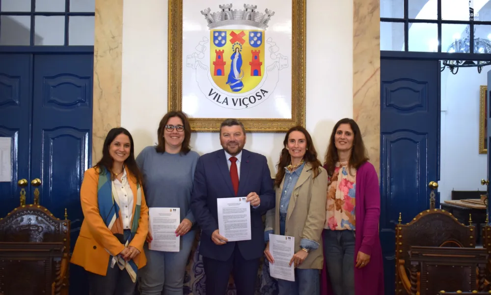 MUNICÍPIO DE VILA VIÇOSA ASSINA NOVOS CONTRATOS DE TRABALHO 
O Município de Vil…
