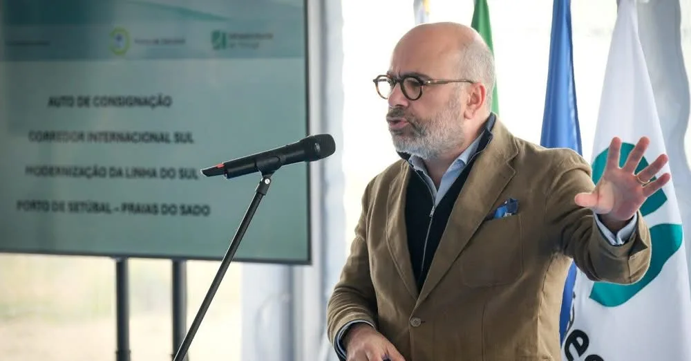 O Governo assinou o ato de consignação da empreitada de modernização dos acessos…