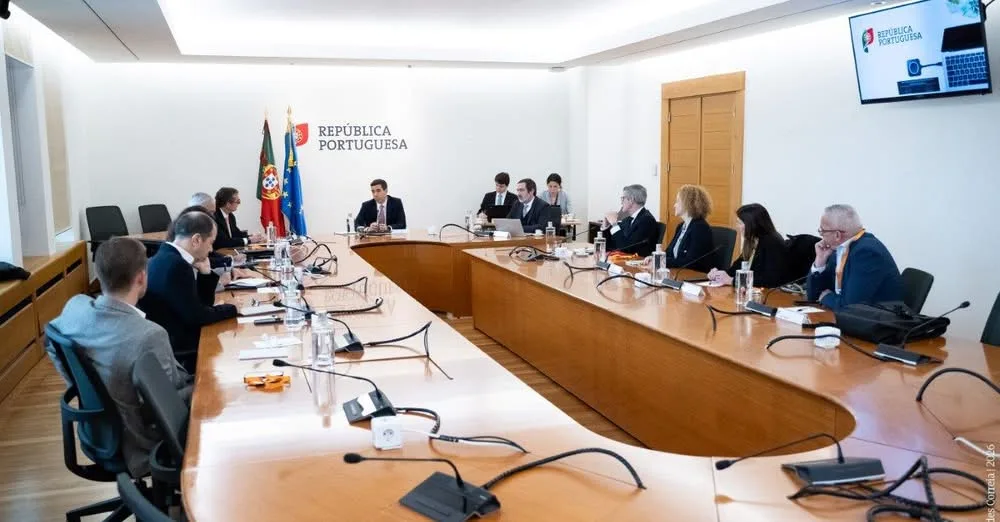 O Governo promoveu reuniões com associações representativas do setor da rádio e …